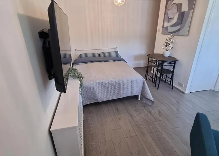 Stylish Studio Flat In Harborne